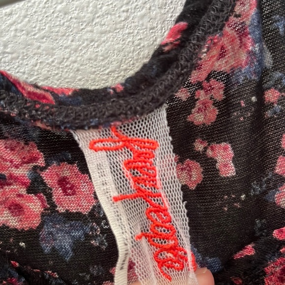 Free People Razorback floral tank top medium but stretch/oversized layering top! - Picture 2 of 7